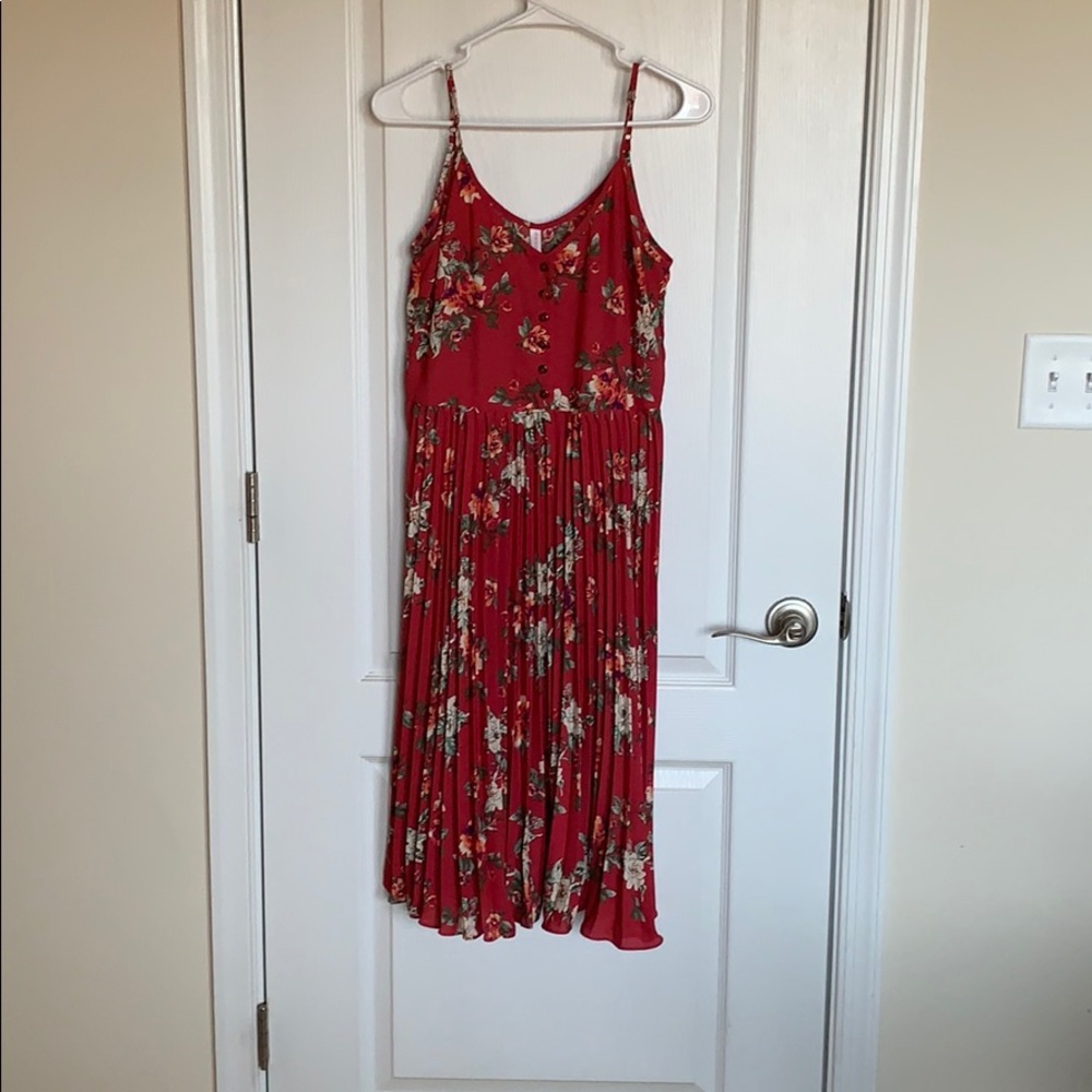 Pleated floral midi dress